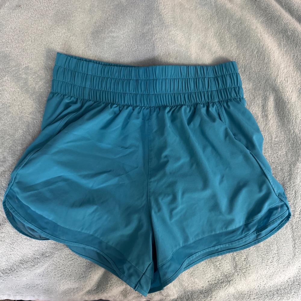 Athleta Mesh Racer Run High Rise 3” Short - S